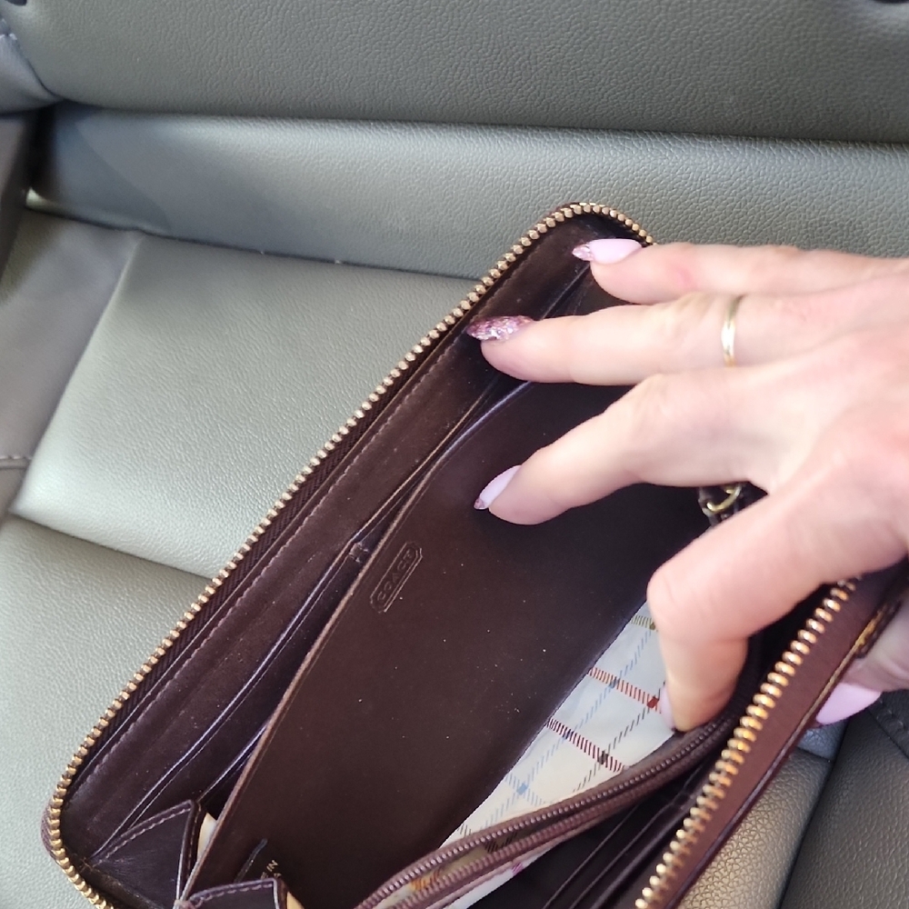 Coach Tan and Black Signature Wallet - Picture 5 of 7